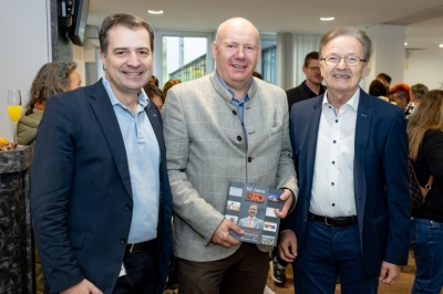 2024 - Betriebsausflug nach Linz-Begr&uuml;&szlig;ung durch Dr. Markus Knasm&uuml;ller und KR Ferdinand Wieser von BMD